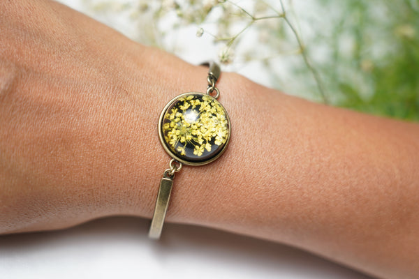Yellow Annes lace with black shade  flower Braclet